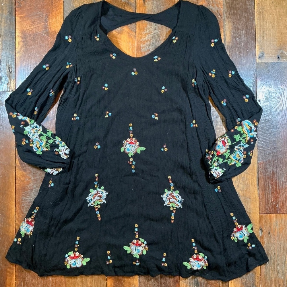 Chic Black Floral Embroidered Long Sleeve Dress